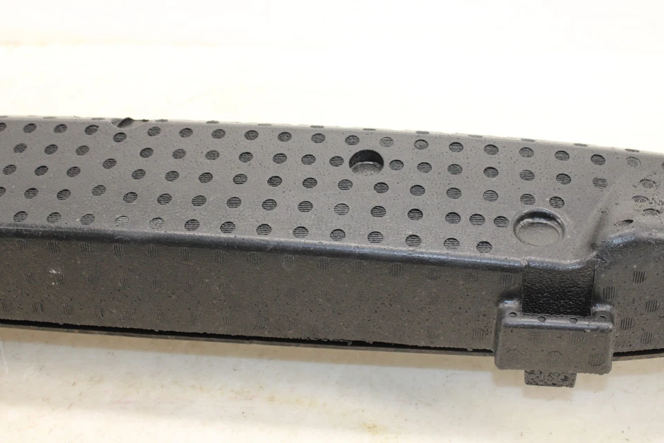 Barra de refuerzo trasera Volkswagen GTI 2015-2017 con espuma OEM MH32 Foto 3 de 4