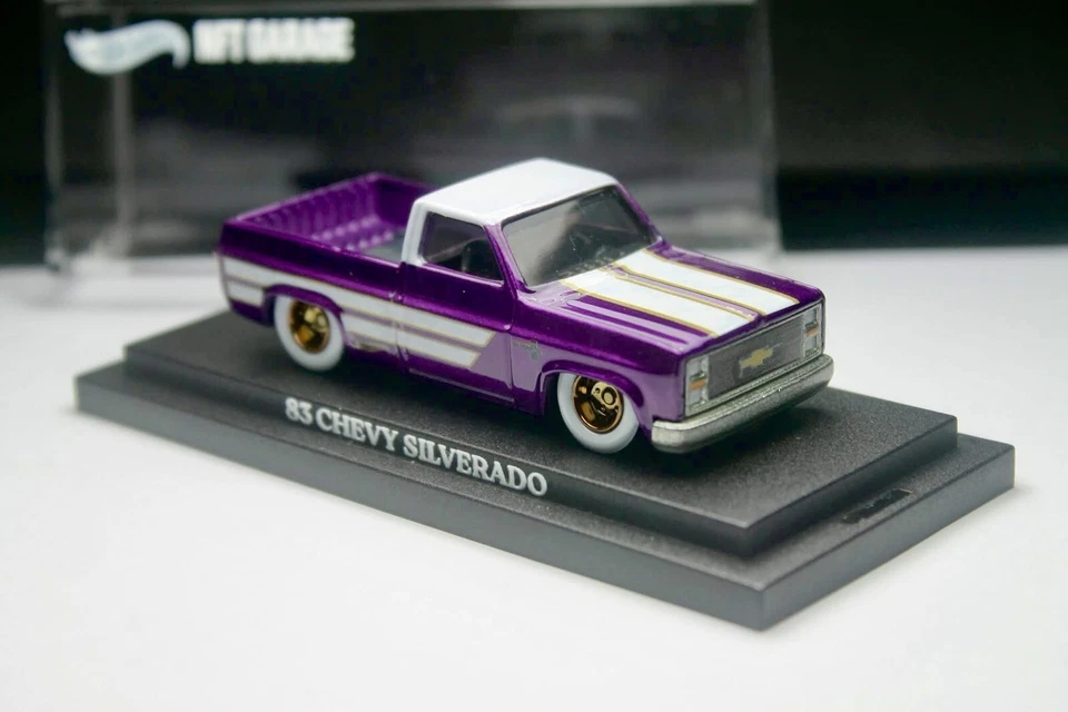 Hot Wheels '83 Silverado Pickup Candy Viola Personalizzato con Vetrina - Immagine 2 di 4