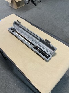 Husky 39104 1/2 Drive 20 250 Ft lbs Torque Wrench with Case (Lightly Used)