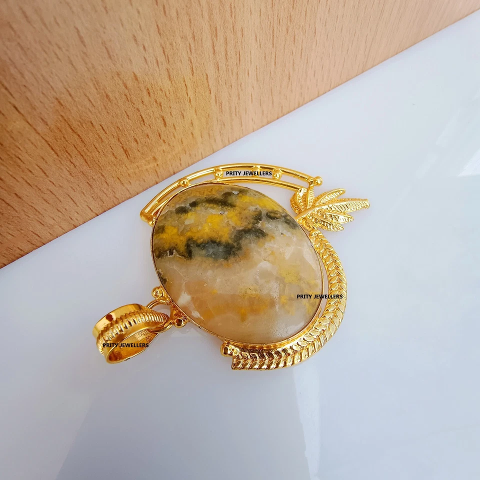 Colgante enchapado en oro amarillo jaspe abejorro, antiguo colgante de abejorro hecho a mano Foto 3 de 4
