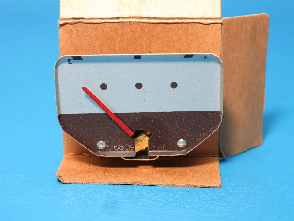 NOS GM AC 1946-1947 Oldsmobile Series 66 76 78 98 Gas Fuel Gauge 1517069 - Image 2 of 4