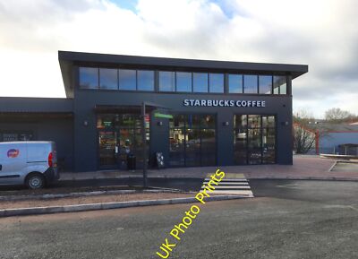 Foto 6x4 Newcastle-under-Lyme: Starbucks an Ecke Talke Road und Lon c2015