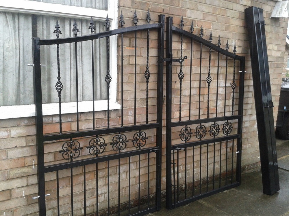 NEW WROUGHT IRON DRIVEWAY GATES / METAL GATES / FRONT DRIVEWAY GATE / GATES