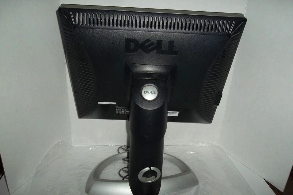 Dell 1905FP UltraSharp 19" LCD Monitor VGA DVI-D w/4-Port USB Hub T6116 W8690 - Image 4 of 4