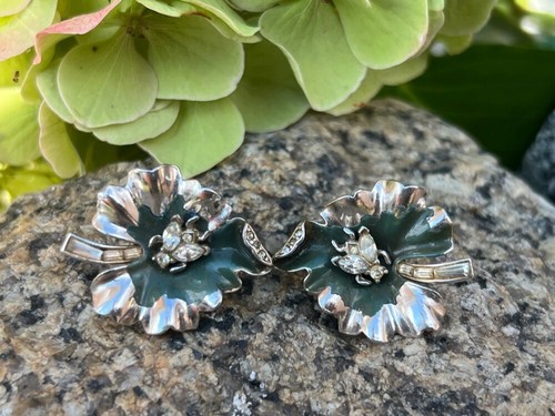 Vintage Signed Crown Trifari Figural Rhinestone Fly on a Leaf Clip Earrings - Picture 9 of 9