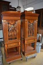 Julius GROSCHKUS Berlin 2 Schränke Vitrinen von SOFAUMBAU Hoflieferant Plakette