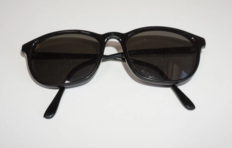 Gafas de sol vintage Bausch & Lomb I's W2440 de plástico negro rock & roll Foto 3 de 4