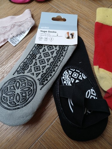 Yoga/Sport Tanz gepolsterter BH x 2 & Yoga Socken ohne Zehen Paket - Bild 2 von 24