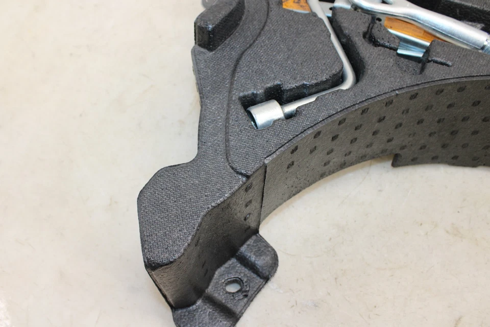 Nissan 370z 2010-2020 compartimento de equipaje izquierdo soporte de espuma/gato OEM LO7 Foto 2 de 4