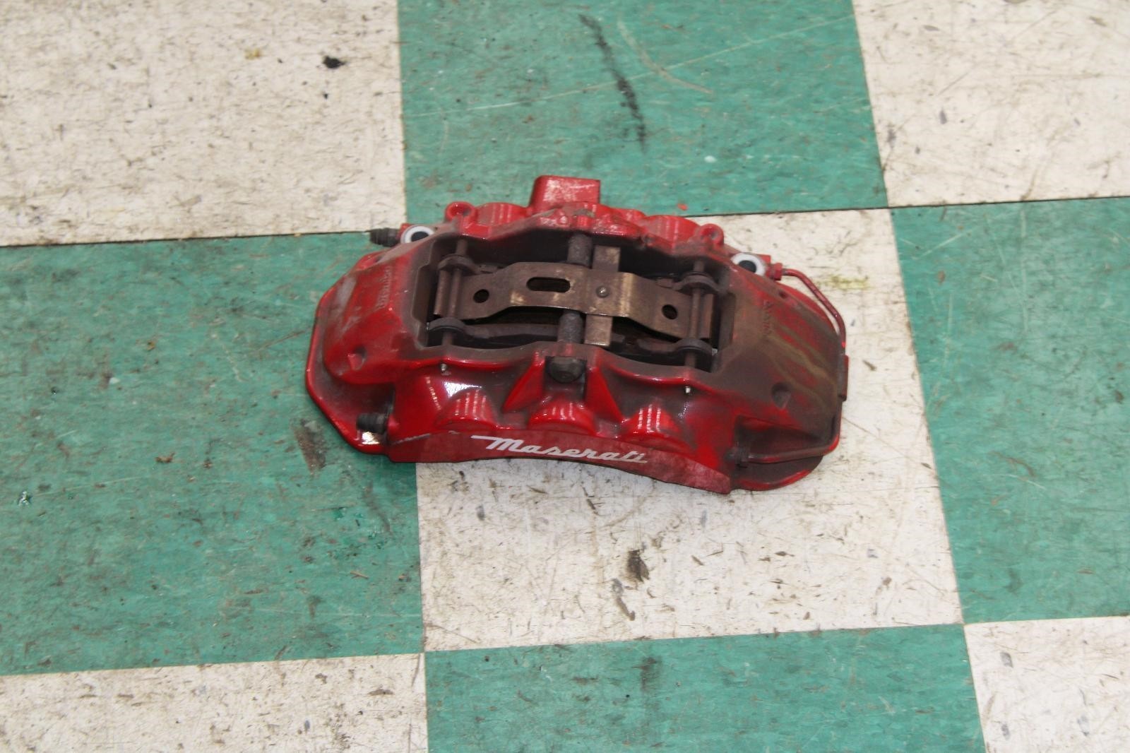 Maserati Ghibli 2014-2017 Front Right Brake caliper Red