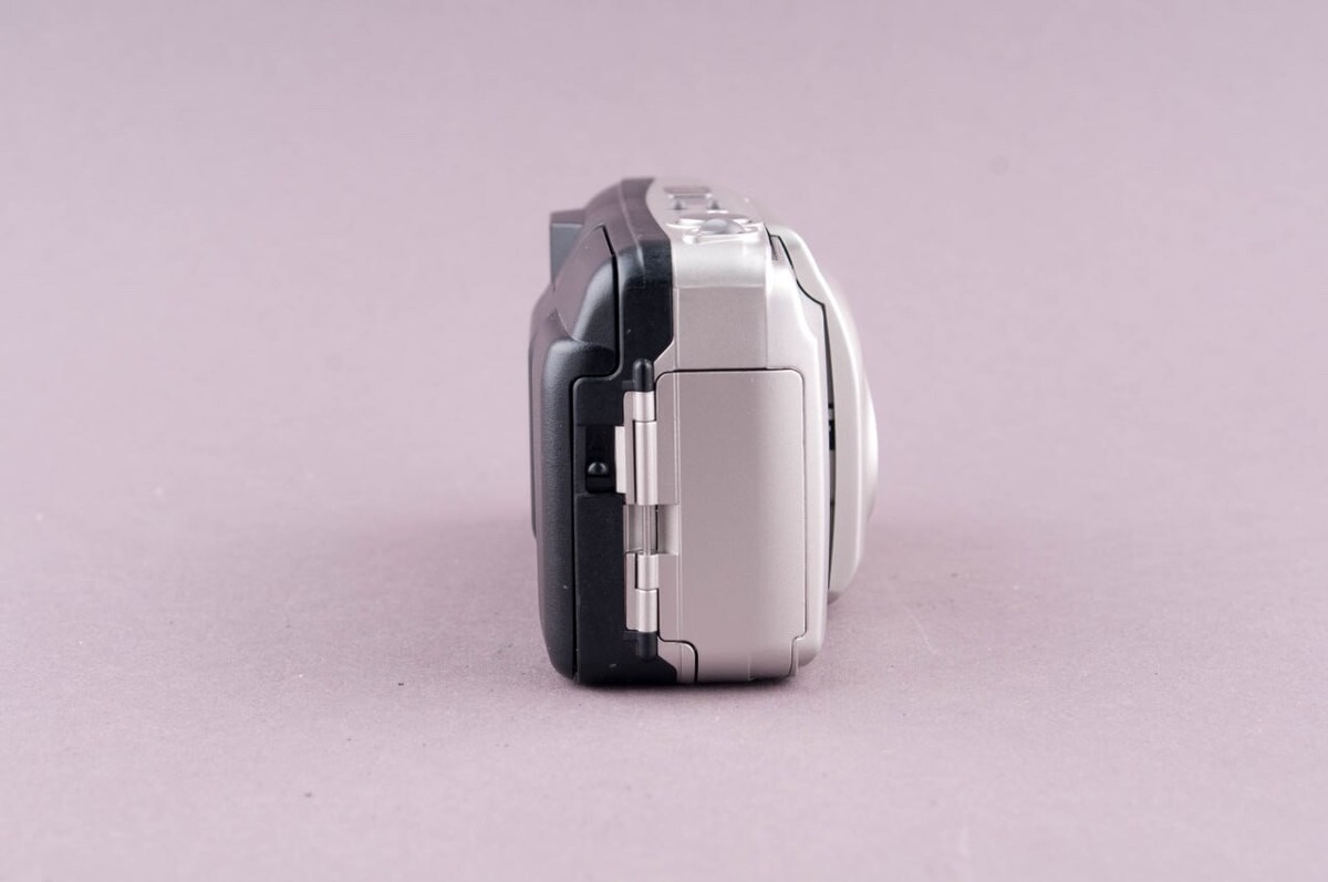Olympus Infinity Zoom 105 Quartz Date 35mm Point & Shoot