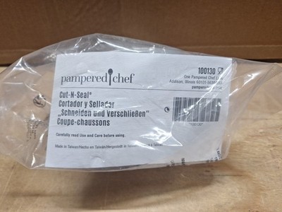 The Pampered Chef Cut-N-Seal Pastry 3 1/2'' Sandwich Cutter Sealer #1195 NEW