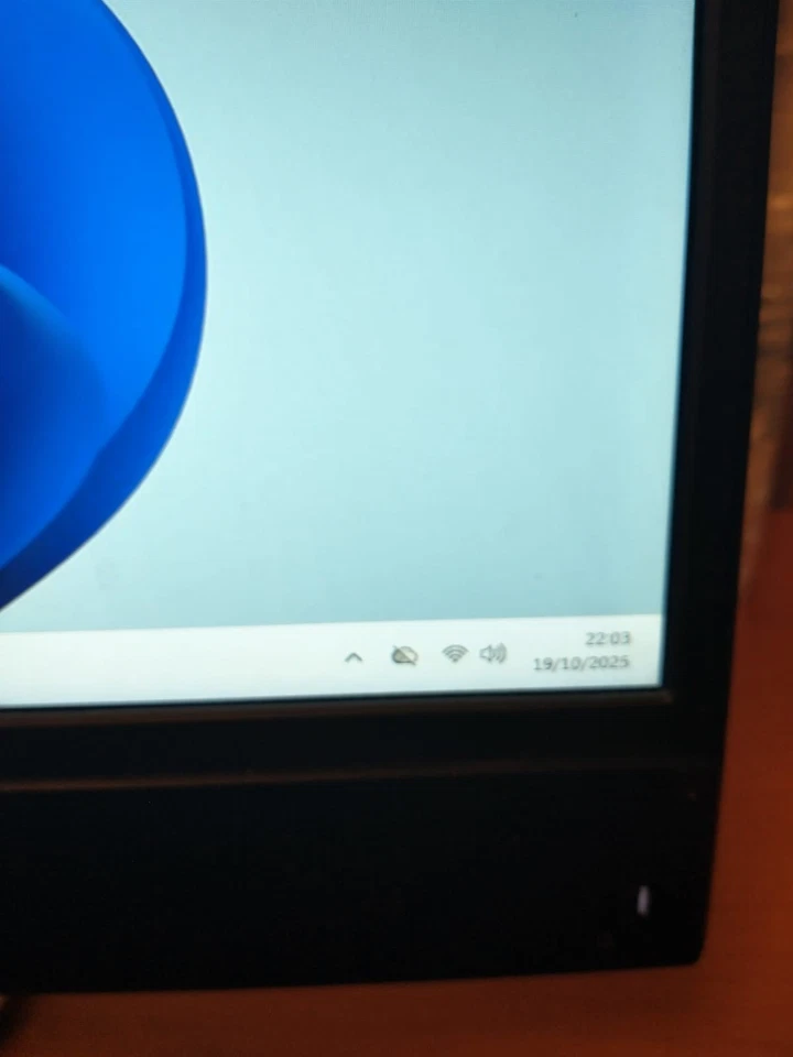 Dell OptiPlex 5260 AIO i5-8500u + 8GB RAM, 256Gb NVMe - Windows 11 - Image 3 of 4