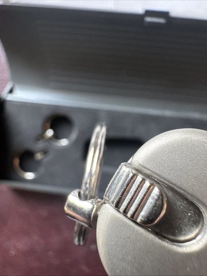 Antigo Samsonite destacável 5 anéis chaveiro lanterna e estojo de armazenamento precisa de taco + - Imagem 3 de 4