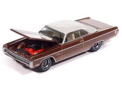 Auto World 1971 Plymouth Sport Fury GT  1:64 Autumn Bronze