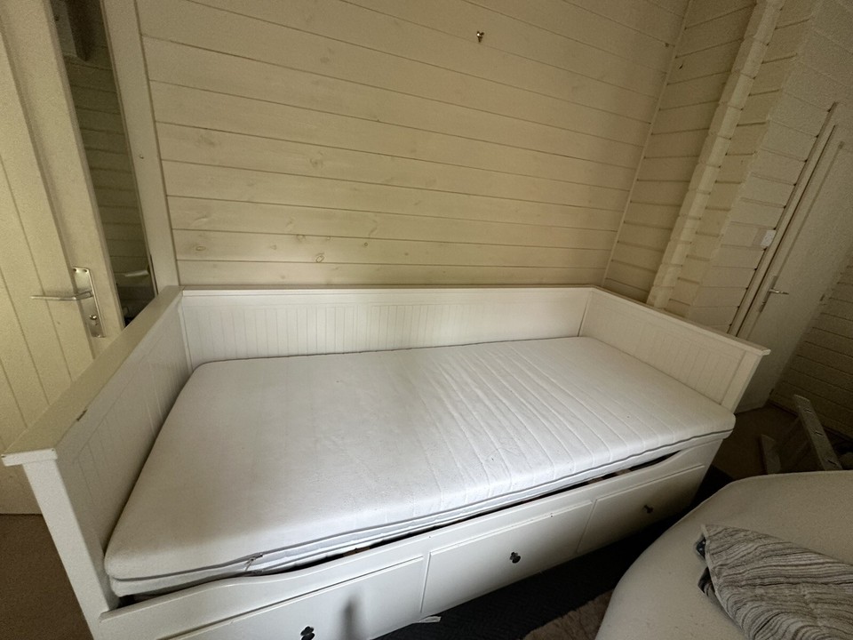 IKEA Hemnes Daybed Day Bed Single To Double 2 Mattresses 3 Drawers