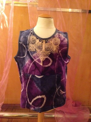 Vintage Look Mädchen Schürze Kleid, Größe 2 -4Jahre Batik Stickerei