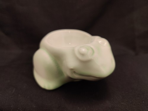 Large Green Frog Ceramic Novelty Egg Cup Eggcup 5cm Tall Excellent Condition - Picture 8 of 11