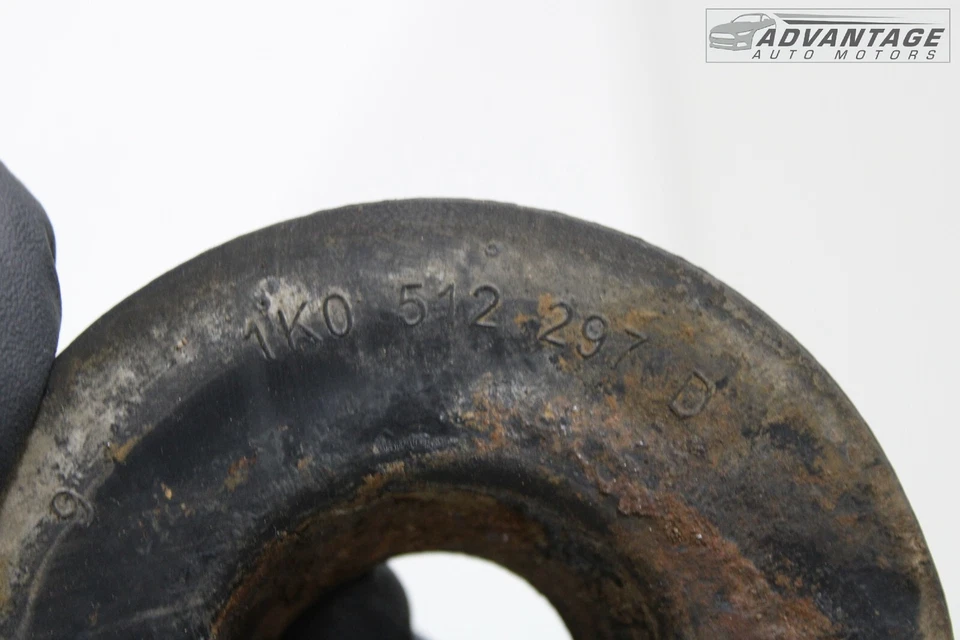 VOLKSWAGEN CC 2013-2017 muelle helicoidal trasero derecho o izquierdo montaje buje inferior OEM Foto 3 de 4