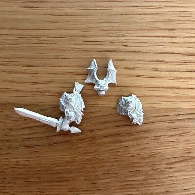 Warhammer 40K - Chaos Space Marines - Night Lords Helmet + Shoulder Pads - OOP