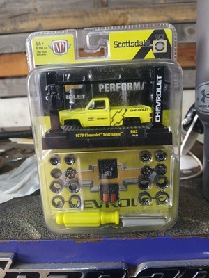 M2 Machines Model Kit 1979 Chevrolet Scottsdale Neon Yellow Green R62