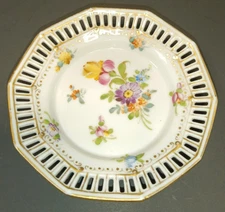 Ryrie Bros Toronto Dresden Trinket Dish Round Flower with Gold Trim