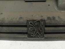 Calandre Peugeot 405