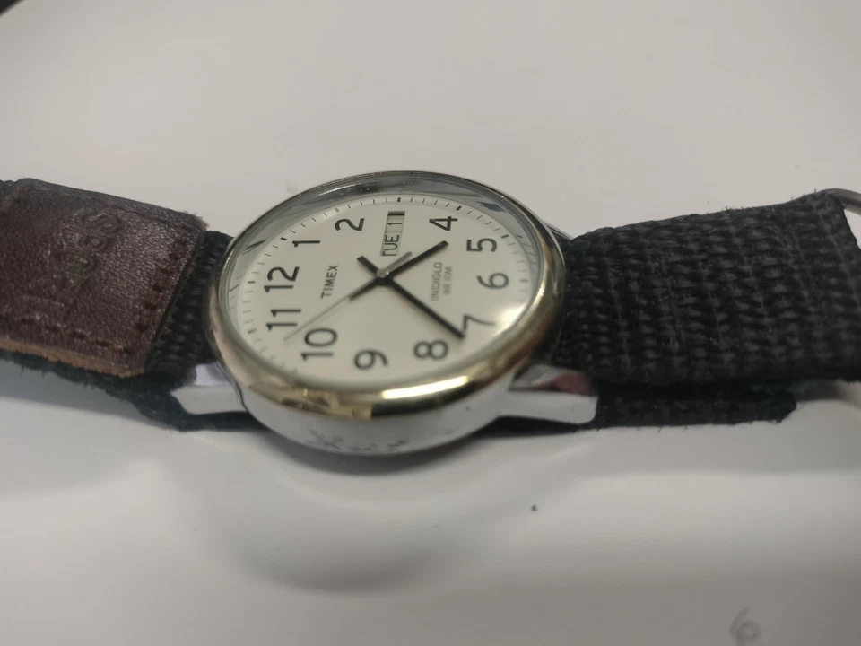Reloj Timex Indiglo Vintage Hombre Analógico Día/Fecha 24 Horas Dial - Necesita Batería Foto 3 de 4