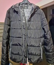 Fishbone schwarze Jacke Außentaschen mit Reißverschluss, 1 Innentasche.