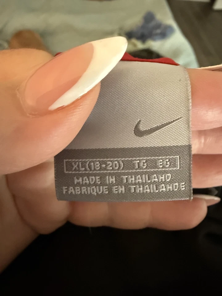 Jaqueta Nike Vintage Juventude XL 18-20 Preta Vermelha Reversível Swoosh Grande Logotipo Y2K - Imagem 2 de 4