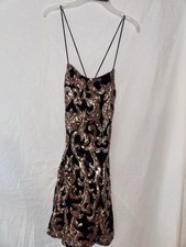 Pre-owned SHEIN Drees -Pre Loved And Great Condition Give this beautiful dress