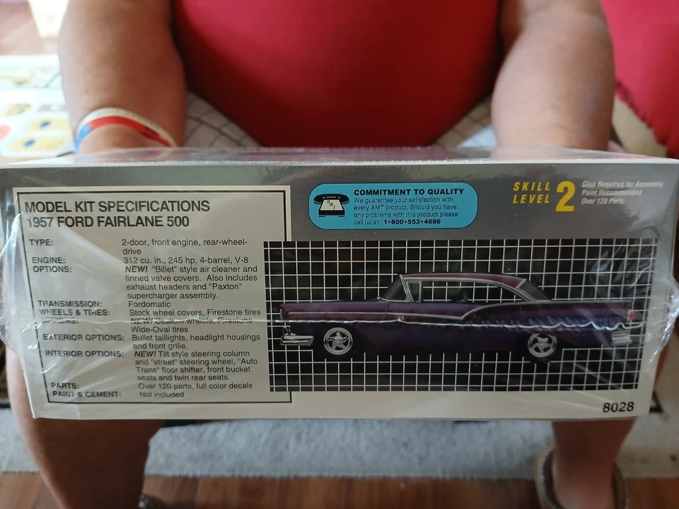 New Sealed 1/25 " 1957 FORD FAIRLANE 500 " 2 n 1 options AMT/ERTL Model # 8028 - Image 2 of 4