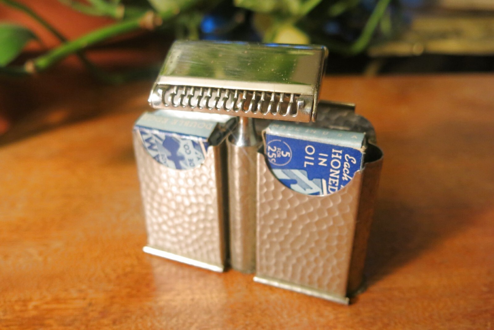 vintage Ever Ready Safety Razor Set w Wall Case Blade Holder & Blades