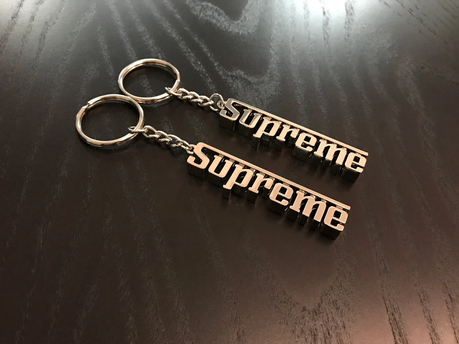 Porte clés ARGENT Supreme F/W 2016 GRAND PRIX boîte polie logo ÉPUISÉ RARE 