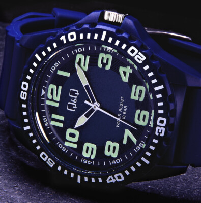 Q&Q by Citizen Herren Armband Uhr Blau 10 Bar ATM Grün floureszierend