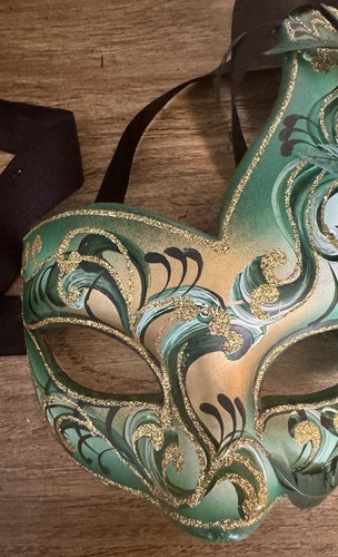 Venice Hand Painted La Maschera Del Galeone Mask Italy Masquerade Green Feathers - Picture 3 of 5