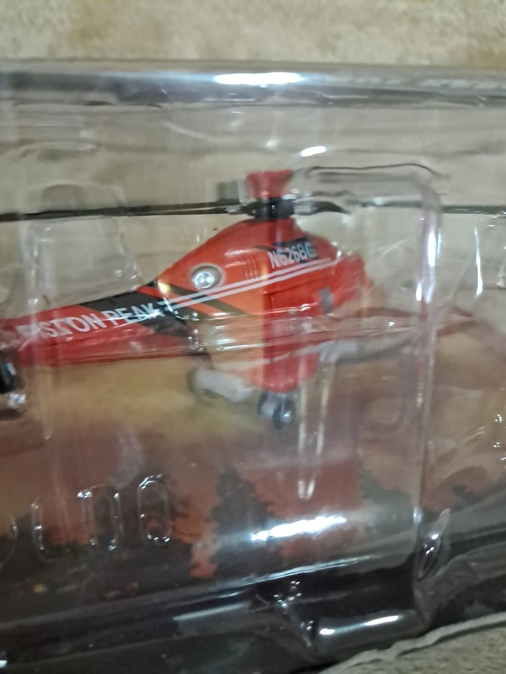 Disney Planes Fire & Rescue DELUXE BLADE RANGER w/ Working Hoist BDC00 2013  - Image 3 of 4