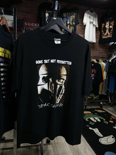 90’s Tupac Rap T-Shirt 2Pac Memorial Tee Size La Vintage vintage concert t-shirt, vintage, size L, single stitch, B+ condition