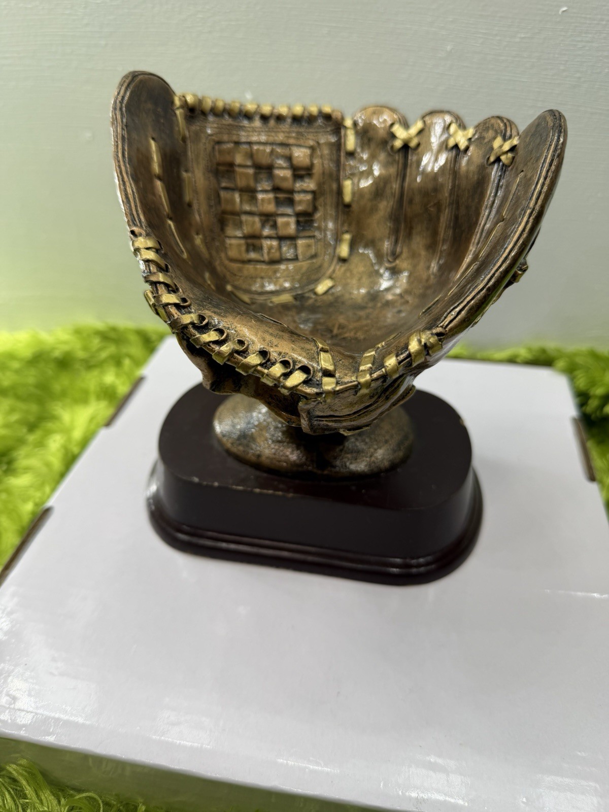Style Ball Holder Trophy No Engraving Antique Gold Color