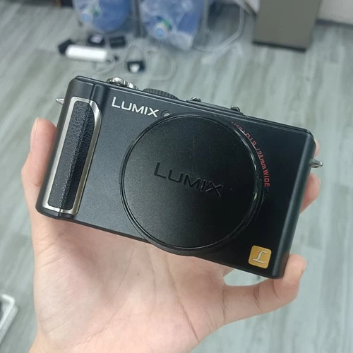 Panasonic LUMIX DMC-LX3 Black Digital Camera 10.1MP 2.5x Zoom English AF Lock image 3