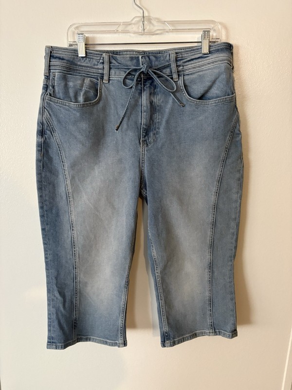Anthropologie Pilcro pedal pusher Jeans With Tie Waist Size 32
