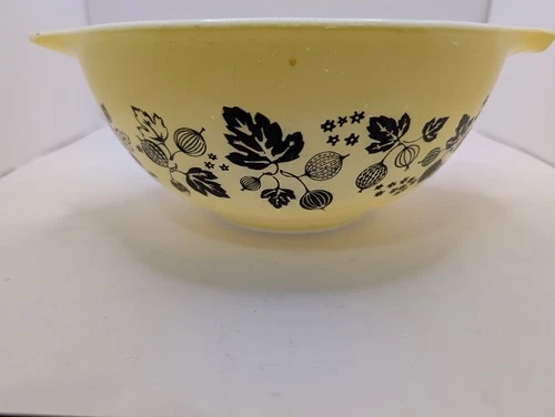 Vintage Pyrex Yellow and Black Gooseberry Pattern 4QT Cinderella Mixing Bowl 444