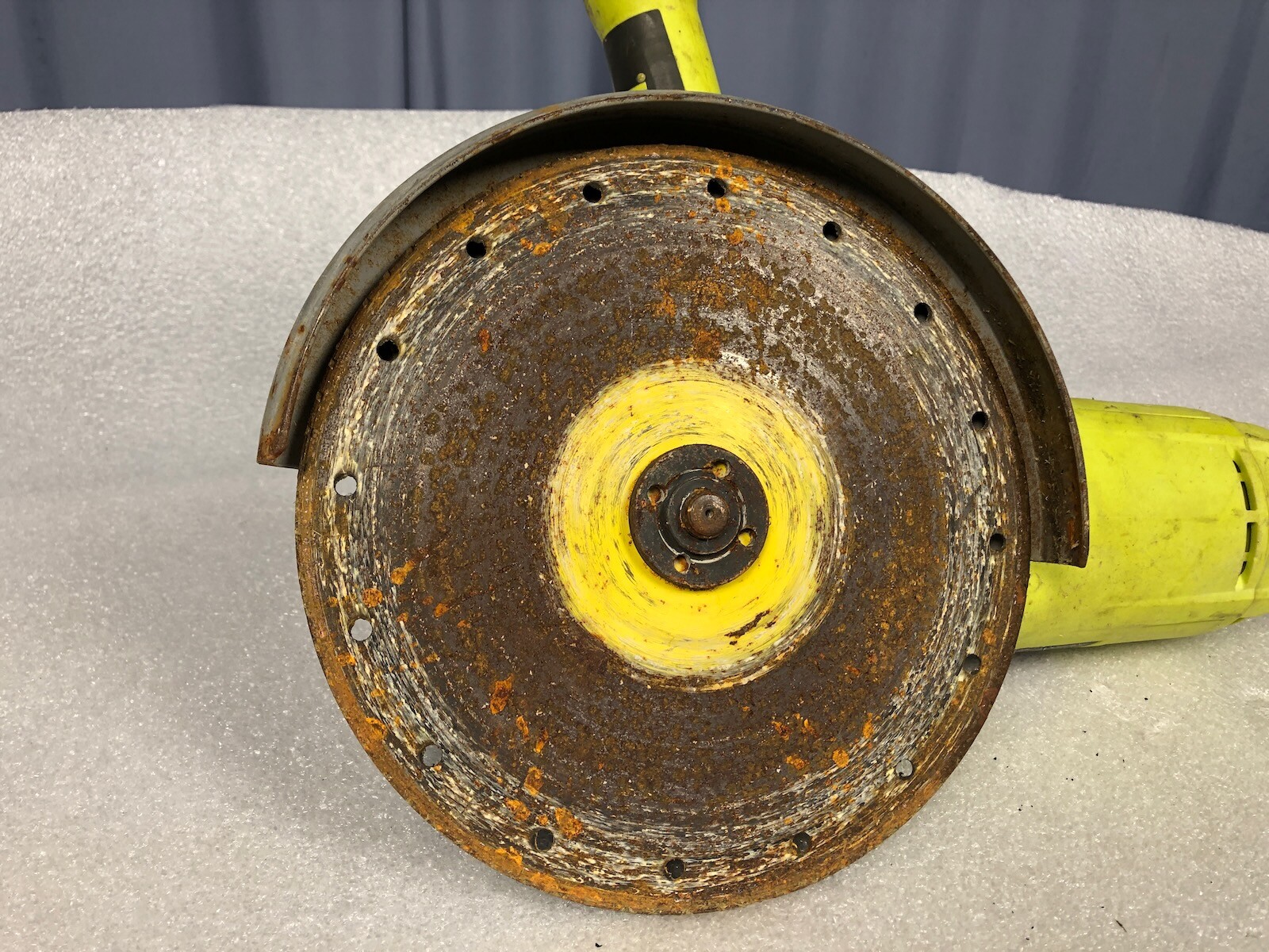 Ryobi Corded Angle Grinder 2000w 
