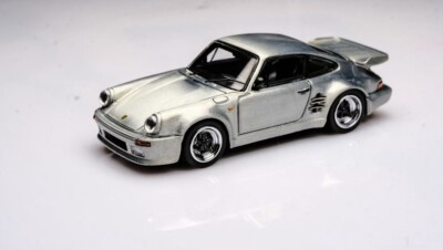 Master 1:64 Porsche 930 911 Turbo Black Bird Engine Diecast