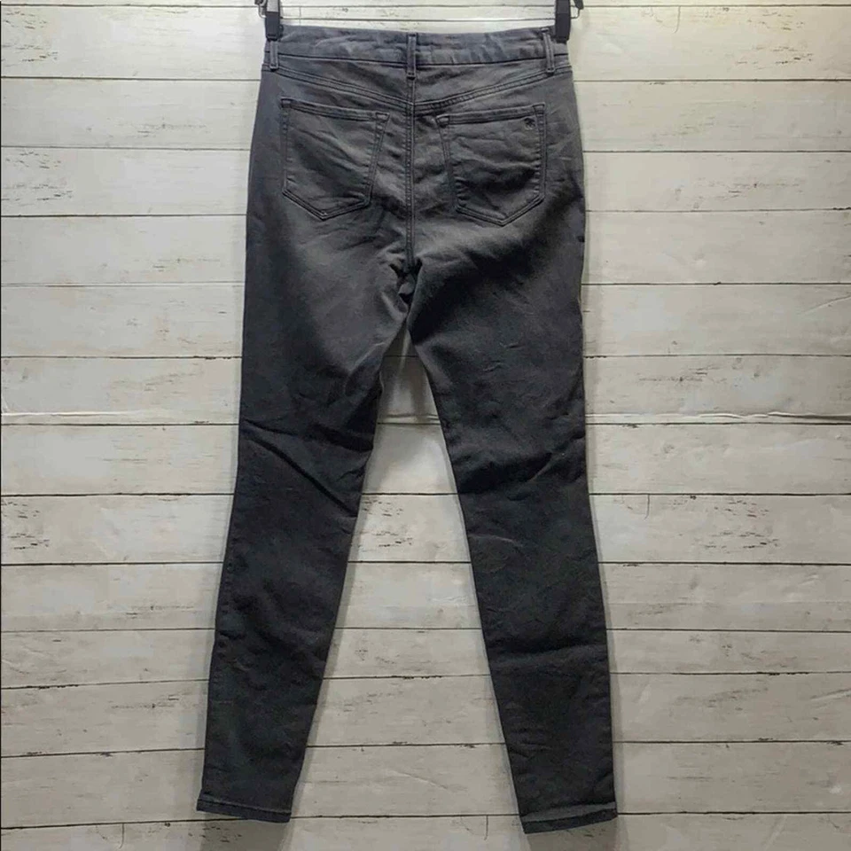 Jessica Simpson Slim Fit gris tiro alto vaquero ajustado talla 6 ligeramente usado con bolsillos Foto 2 de 4