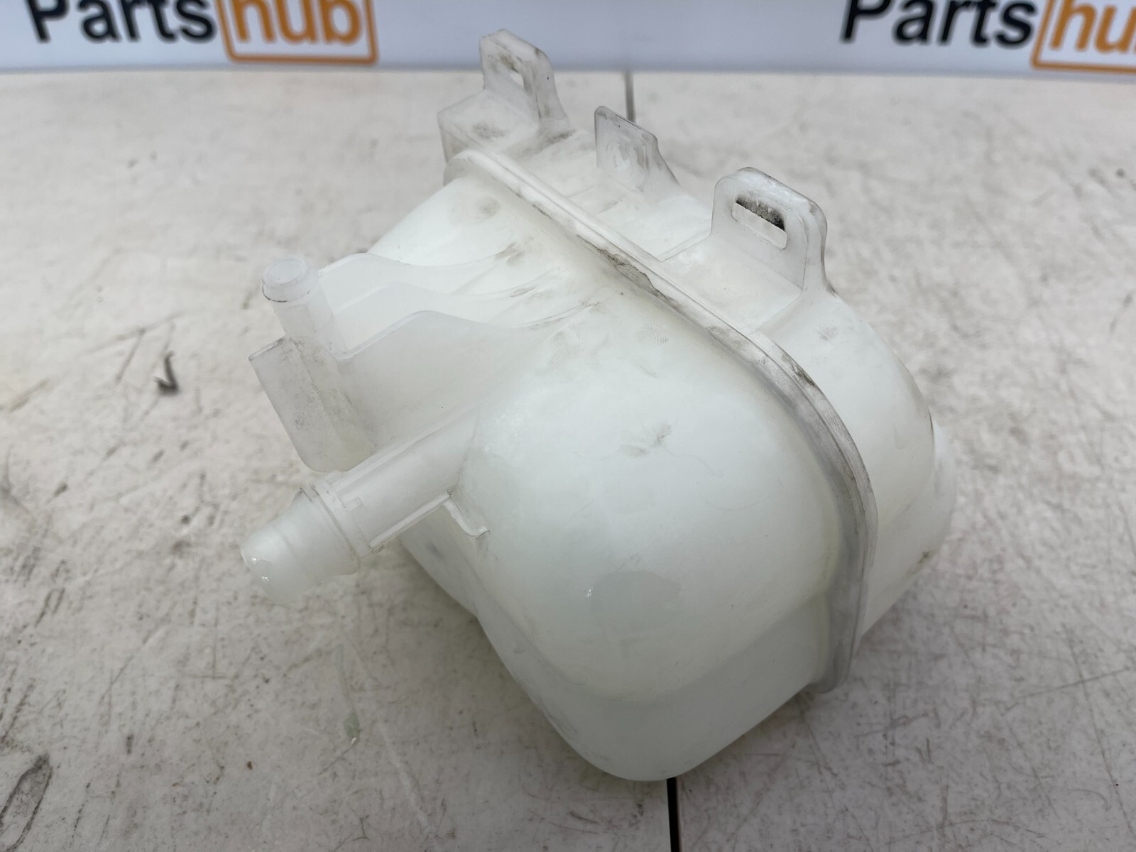 BMW i8 2014-2019 FRONT Coolant reservoir