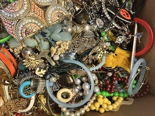 23 Pounds Jewelry Lot Vintage Modern brooch earrings Chain necklace Rings Pin LB