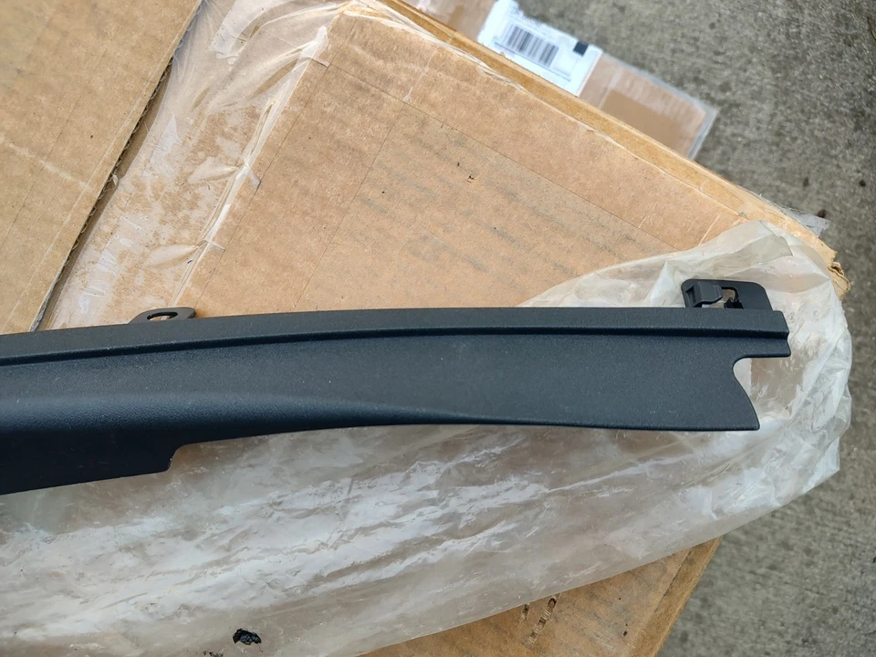 Protector moldura guardabarros delantero derecho Toyota Camry 2007-2011 53825-06020 LT3 Foto 4 de 4