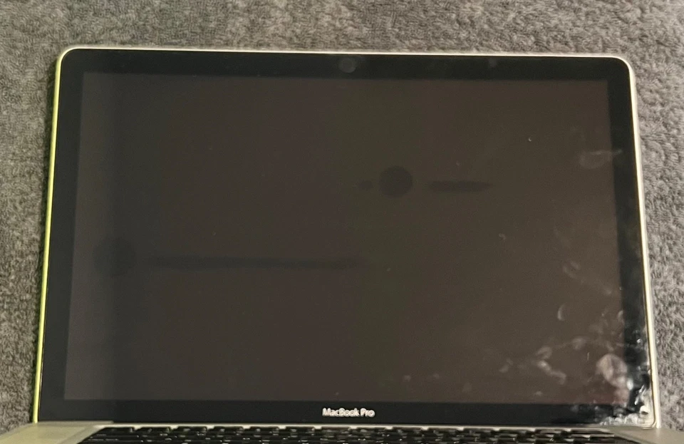 Apple MacBook Pro 15" A1286 2010 Intel Core i5 2.4GHz * PARTS * READ - Image 2 of 4