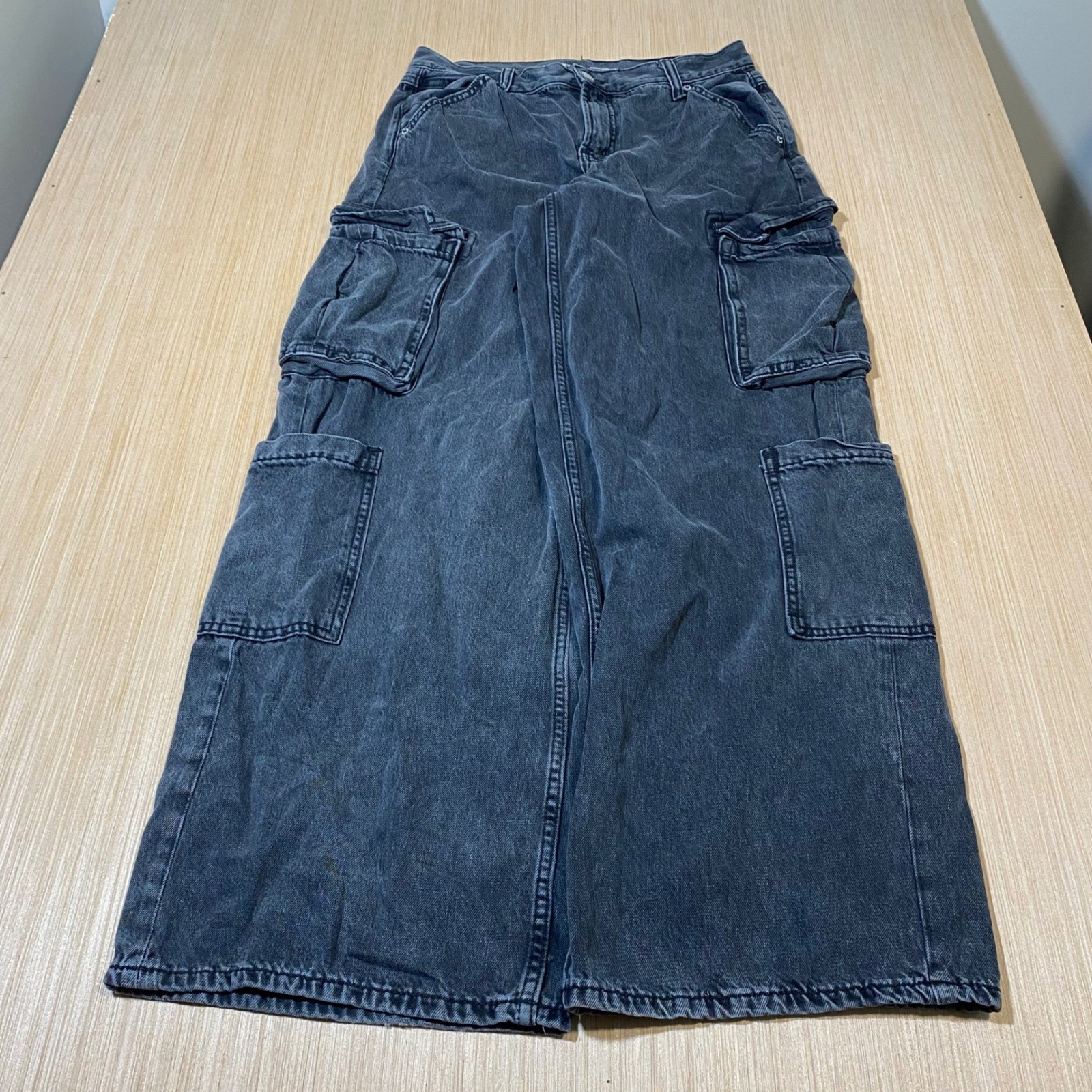 Old Navy Drapey Denim Mid-Rise Baggy Wide Leg Cargo Jeans Washed Black Womens 6